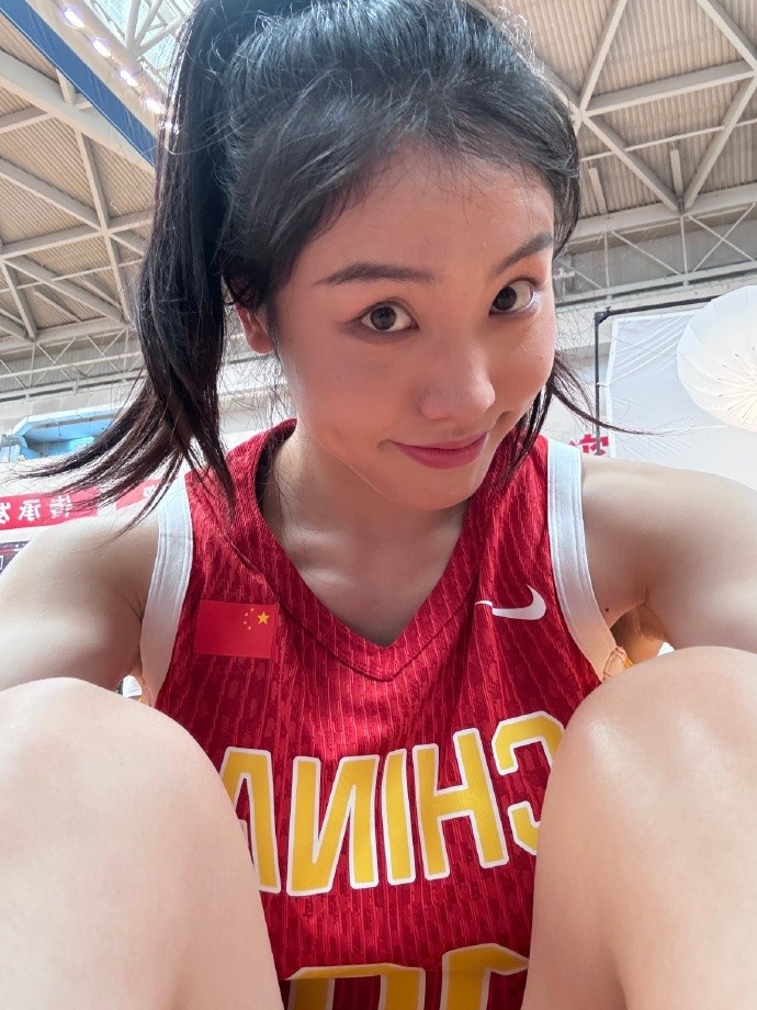 中国女篮今晚对阵西班牙！张茹晒照：逐梦巴黎 全力出发_热点新闻-500彩票网
